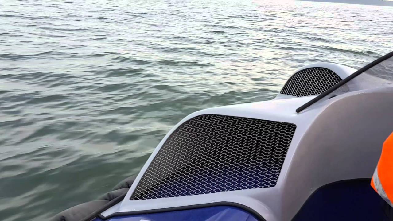 Hovercraft crossing from deadulus slipway to the IOW