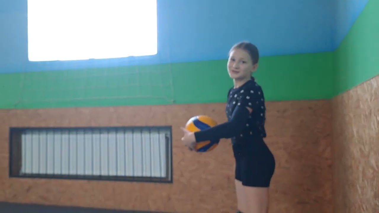 Ранок починається з волейболу. 
