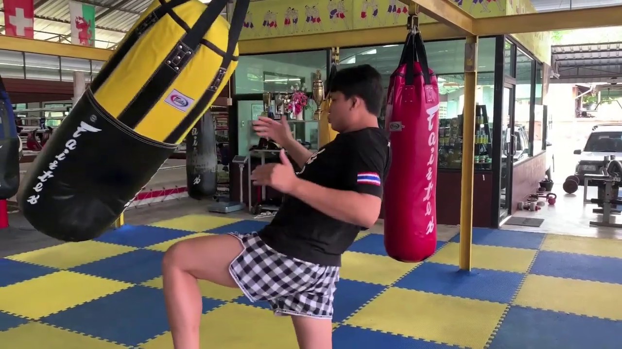 Muay Thai knee strikes