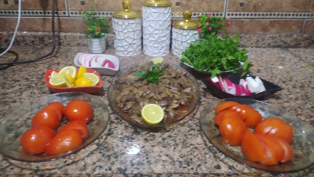 اليوم وزعنا فروج على روح الأموات و طبخنا قلوبات و ساويت مخلل لفت انشاء الله يعجبكون 