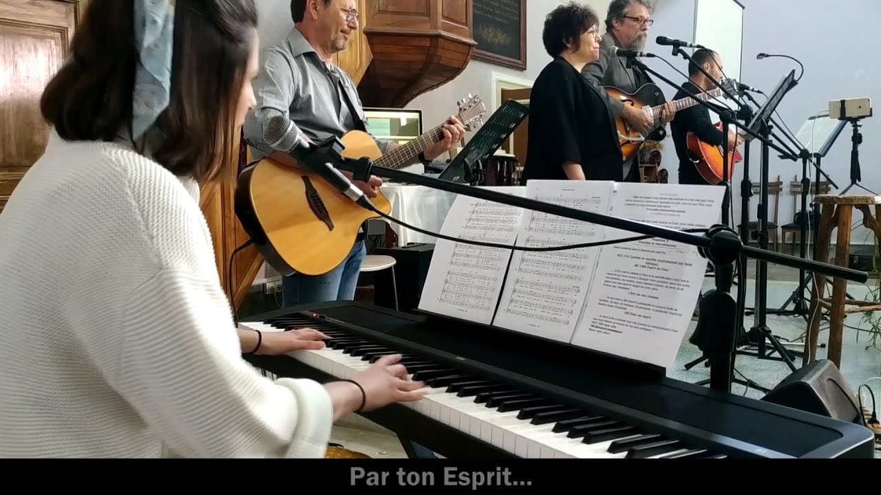 SEIGNEUR, NOUS VOICI [avec paroles] - Louange au Temple de St-Hilaire-de-Brethmas