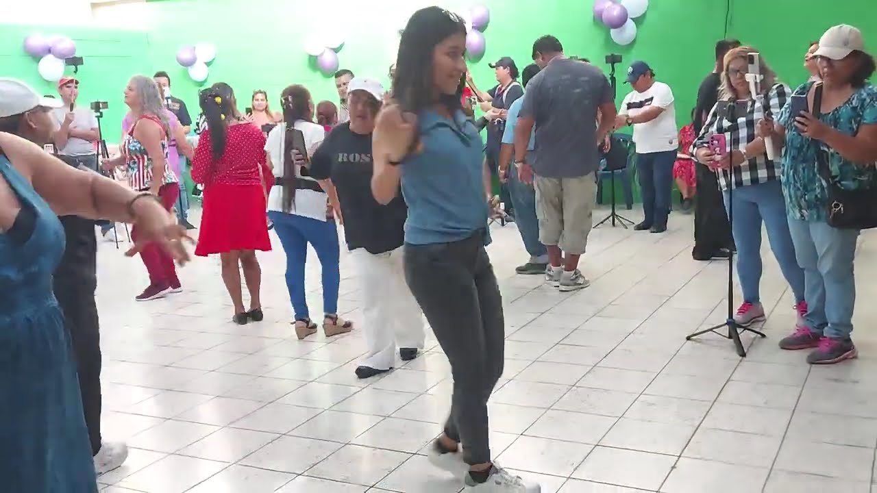 Quien es si no Robotina?