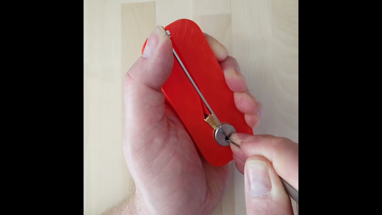 Red Team Tools progressive locks hand clamp: In action
