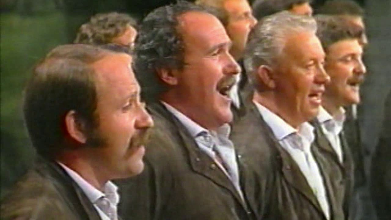 Bergvagabunden ♪ Coro Croz Corona • 