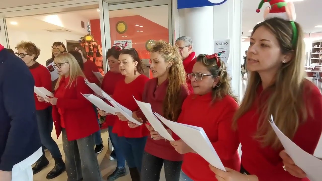 Gli auguri in musica del personale dell'ospedale S.M.Annunziata