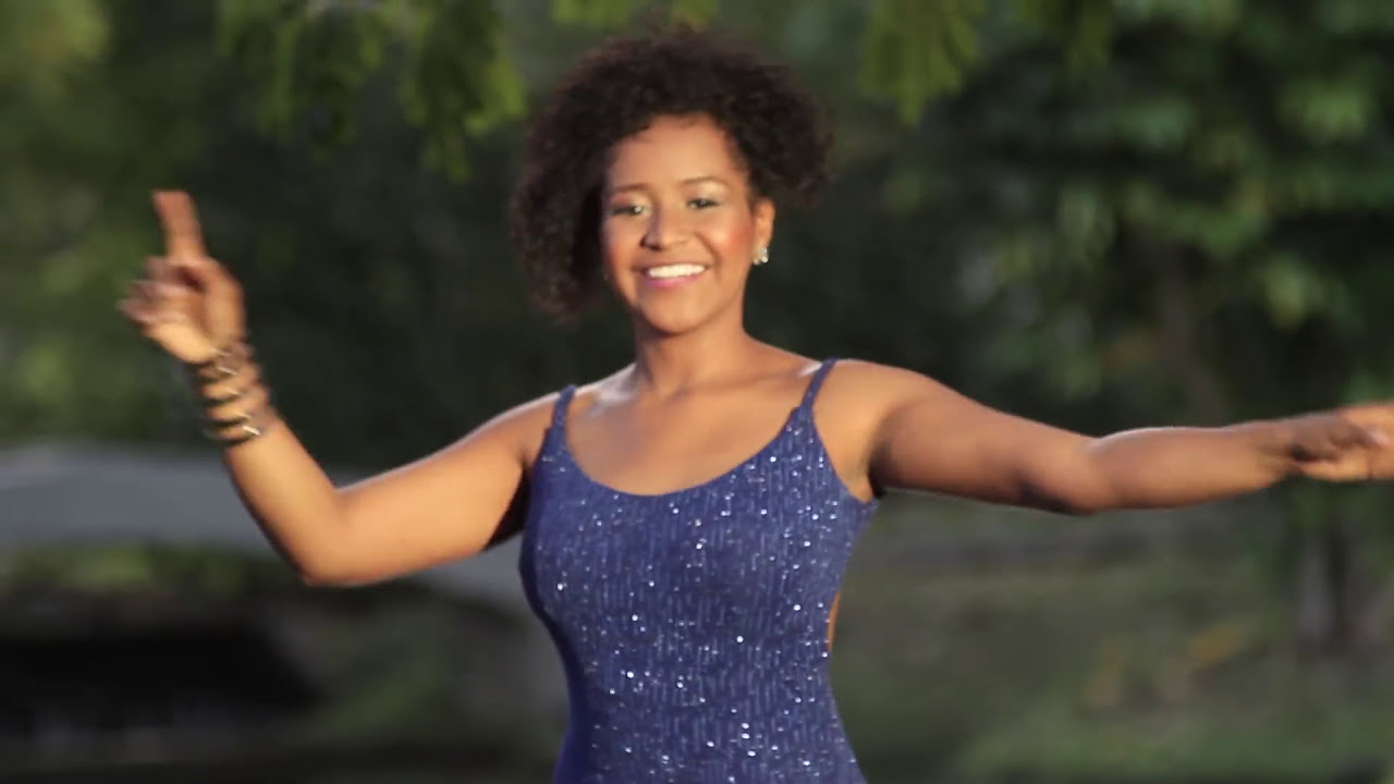 Linda Caldas - No Me Compares (Video Oficial)