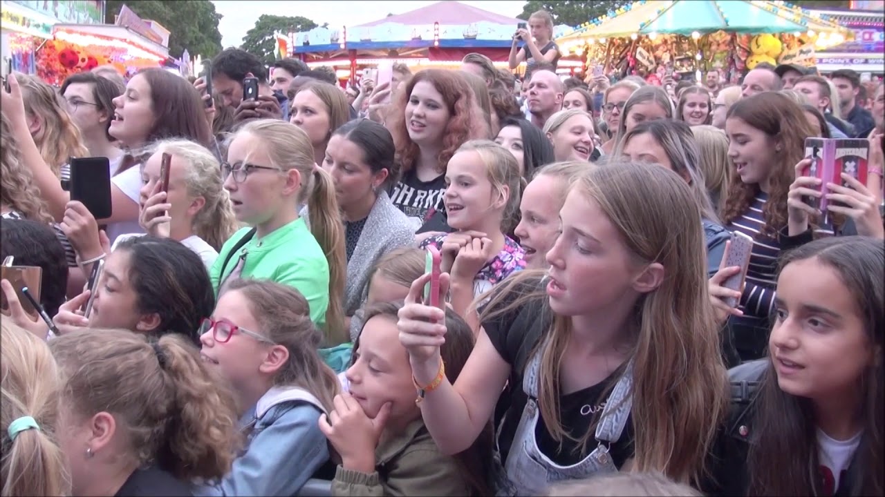 DONGENSE KERMIS 2018  MET ZWIEREN EN ZWAAIEN EN ZANGERES MAAN