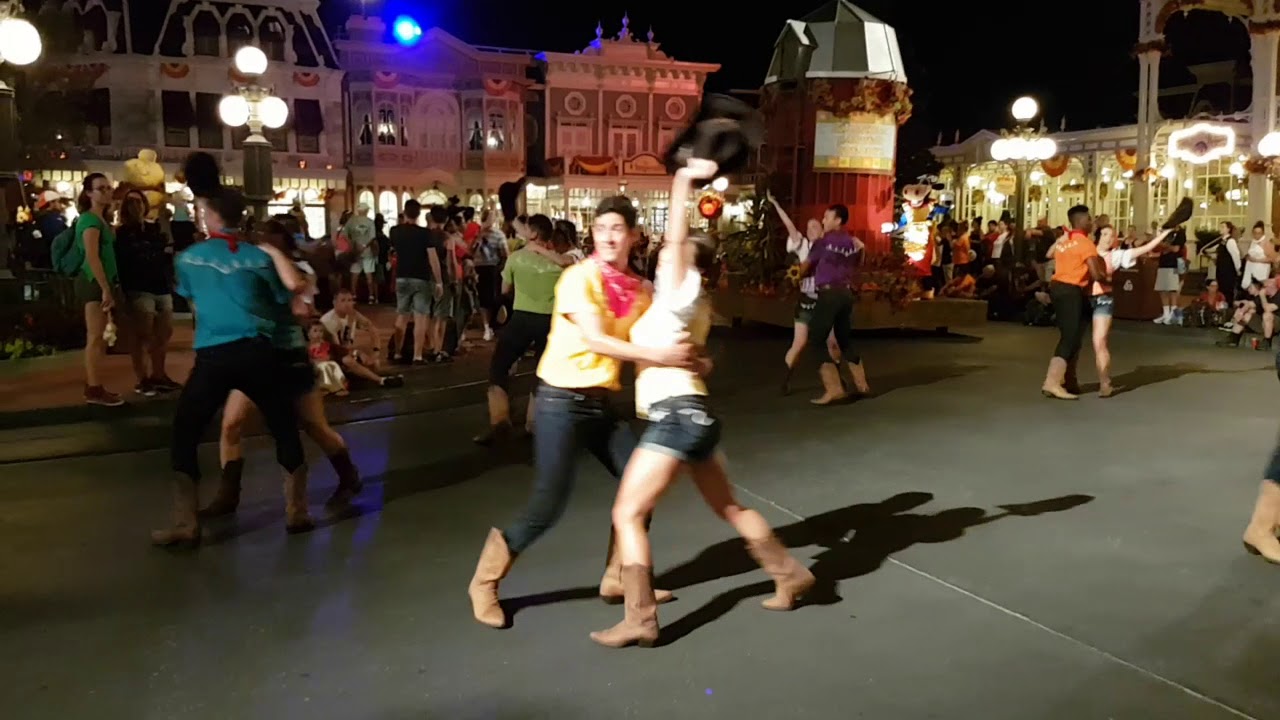 Mickey's Boo to You Halloween Parade 2017 WDW Orlando