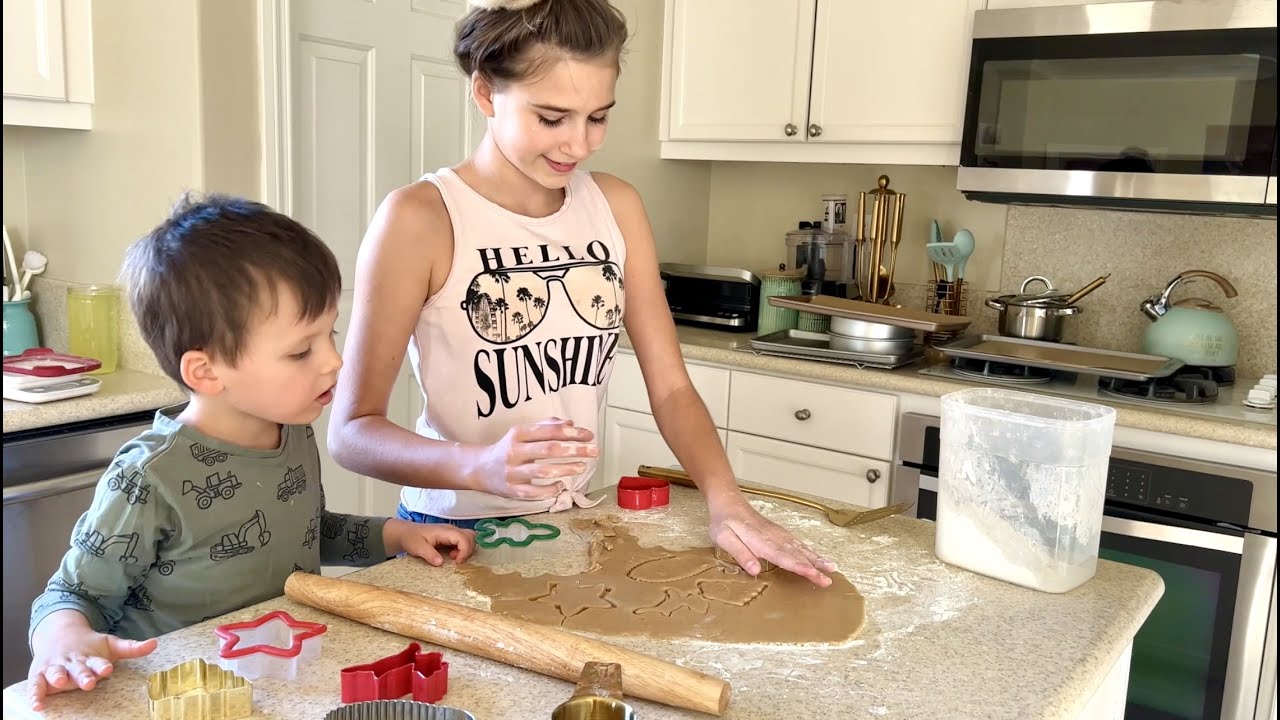 Advent Calendar - Making Christmas Cookies with my little brother