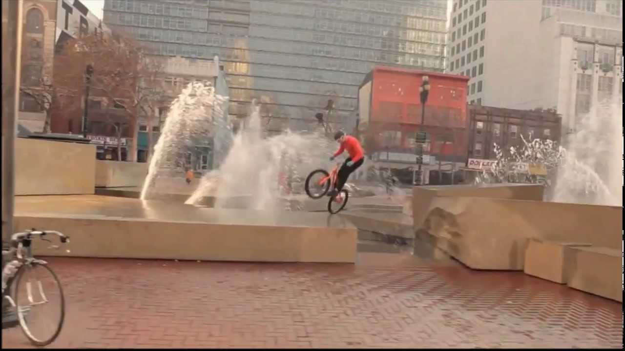 Danny MacAskill /// drives around in San Francisco