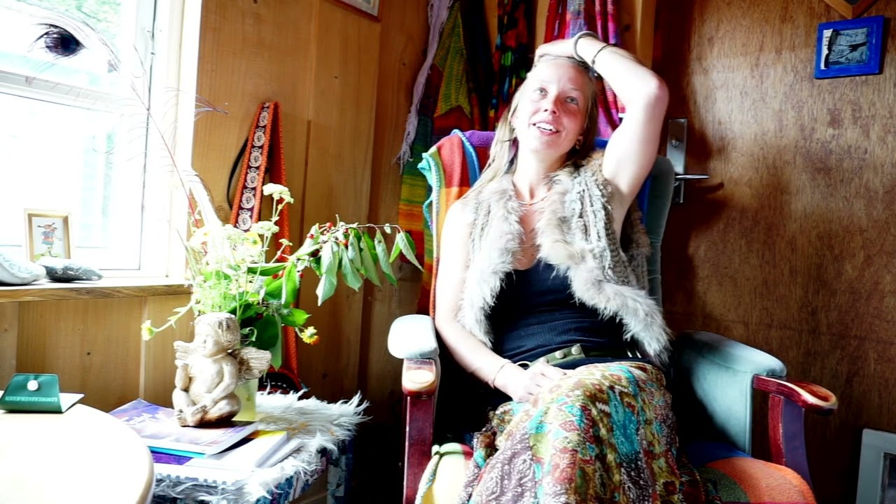 #11 -  Interview med Camilla Skovby som bygger sit eget hus på Grobund af genbrugsmaterialer.