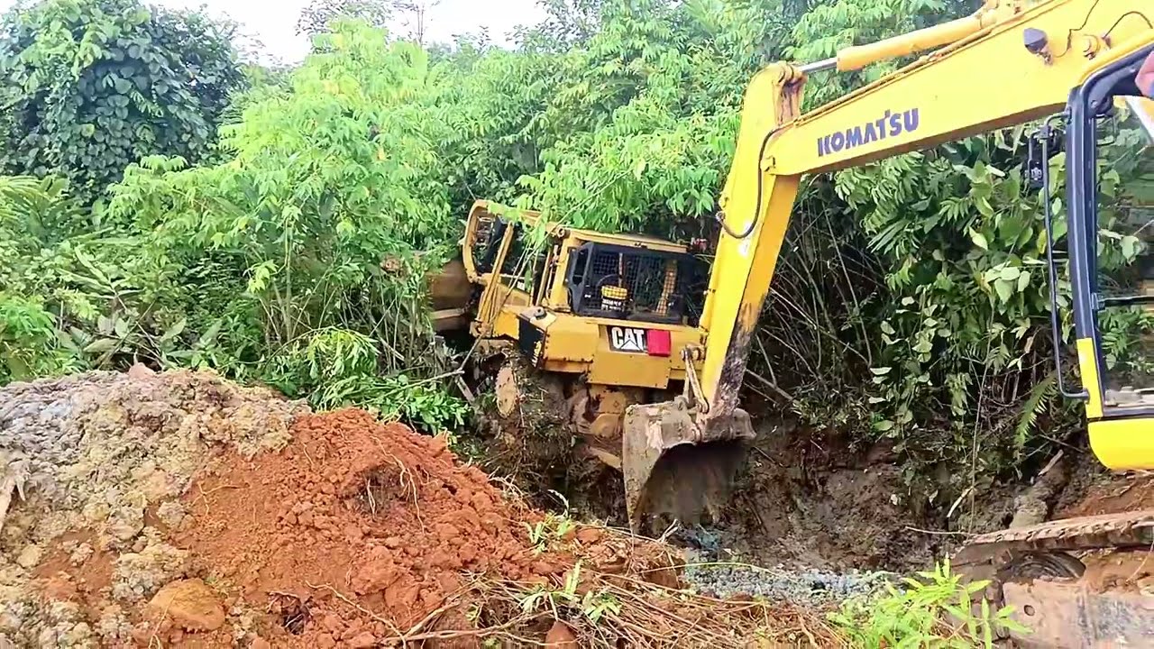Trapped Buried in Mud While Clearing Palm Land, D6R XL Bulldozer Rescued by Komatsu Excavator