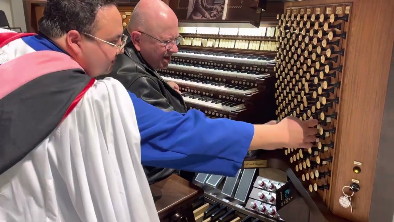 Tom Leonard Plays The Hazel Wright Organ  2022