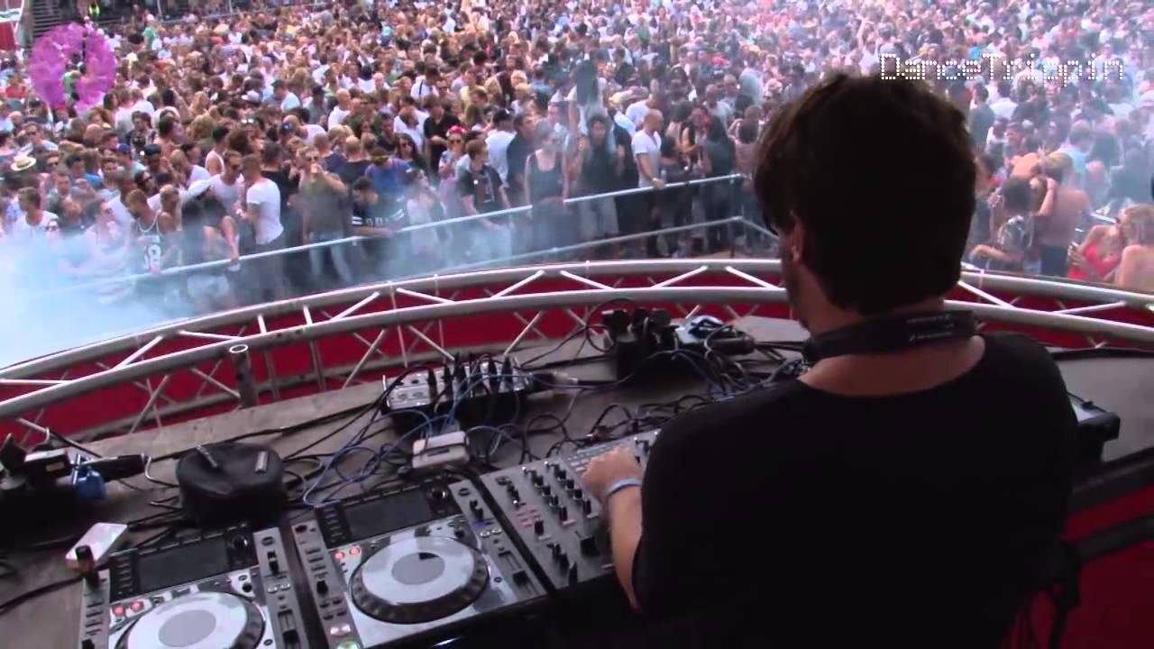 Andre Bratten - Trommer Og Bass [played by Solomun]