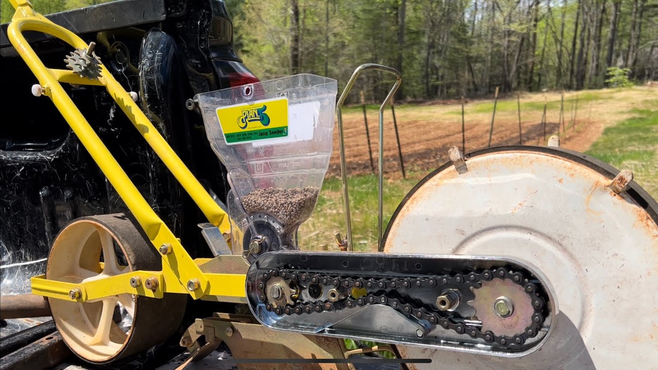 This seeder is a game changer! Easiest fastest way to sow a ton of seeds!