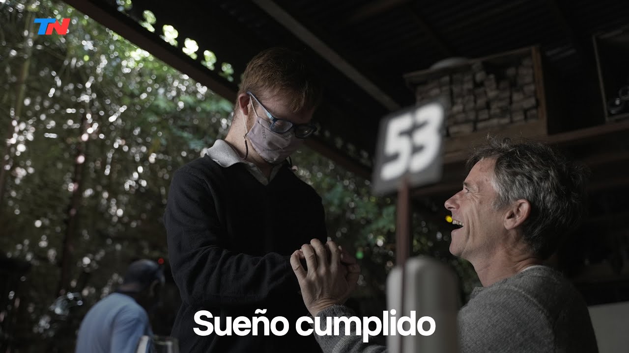 Maximiliano nació con Síndrome de Down, su sueño era ser mozo y hoy trabaja en un restaurante