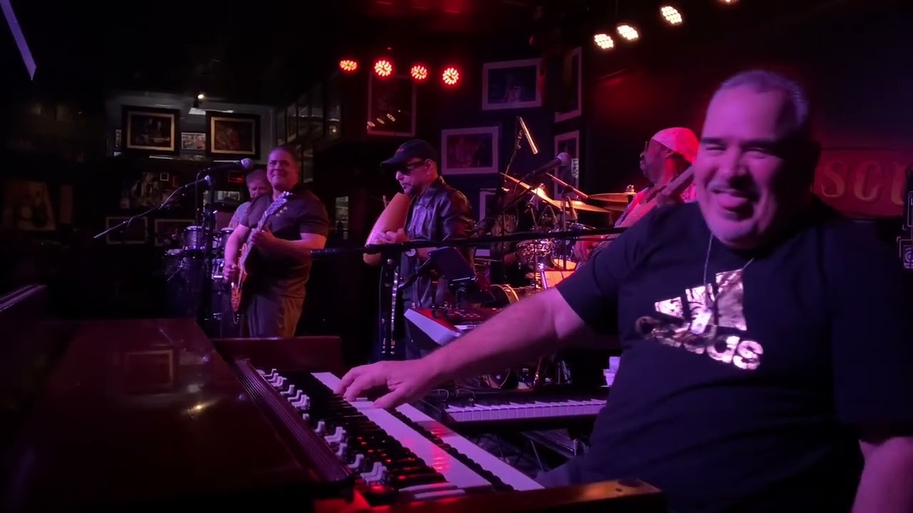 Richard Geragi with &ldquo;All about Carlos&rdquo; , a Santana Tribute
