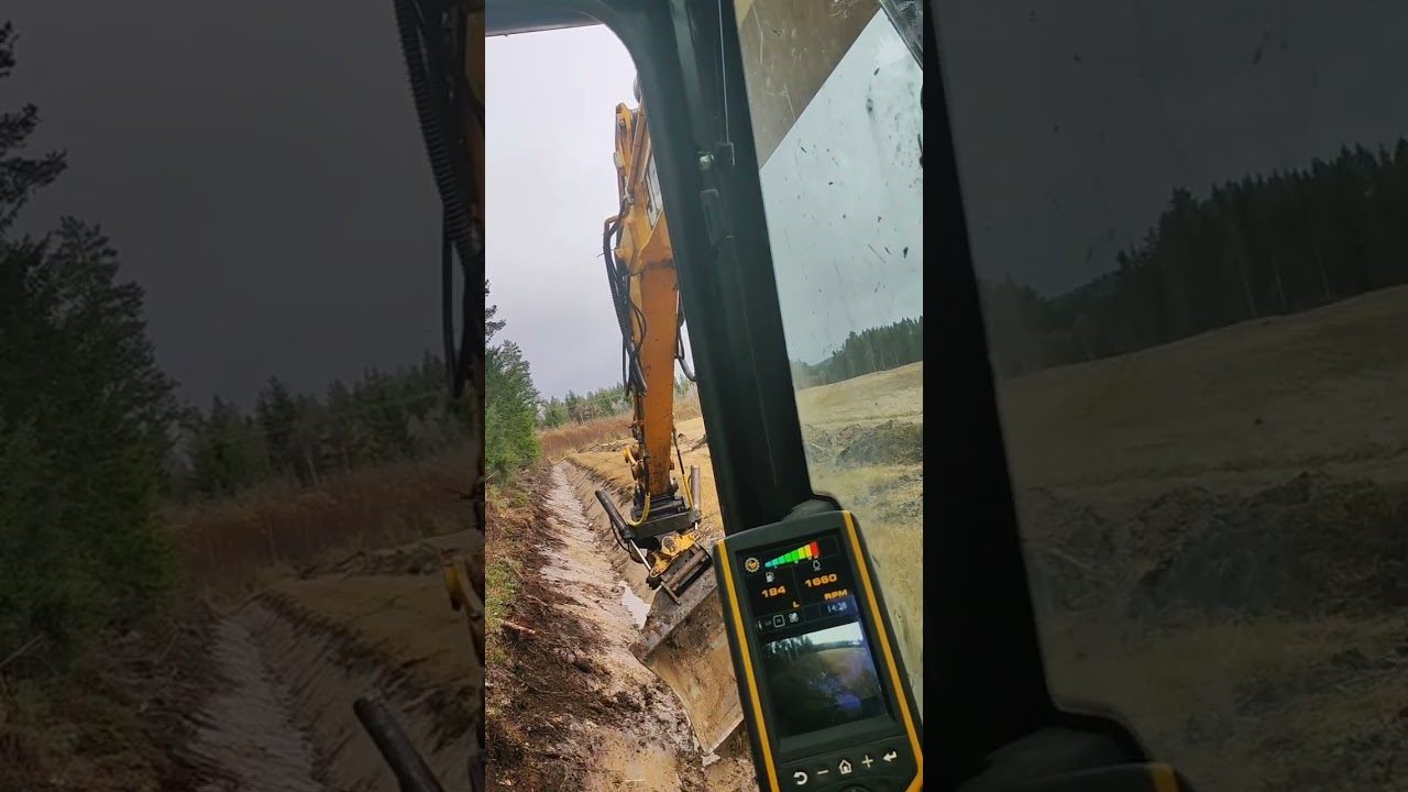 Pellon reunaojan kaivuuta . näkymä ulkoa ja sisältä JCB-jz141lc