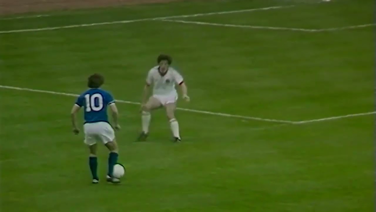 Willie Johnston (King Of The Ball) Rangers FC - Bobbie Dunbar