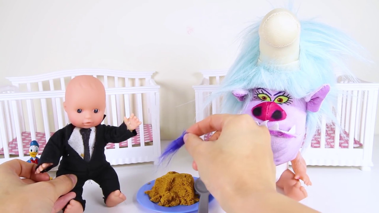 Who is Trying to Eat Trolls Movie Poppy? Part 15 Bergen Chef Robot, Boss Baby, Smurfs Ellie Sparkles