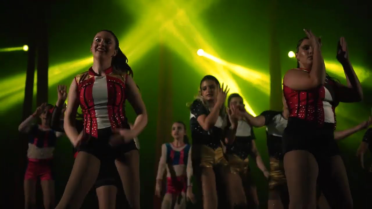 FLUTUA DANÇA AÉREA - BEAT IT (REPLAY)