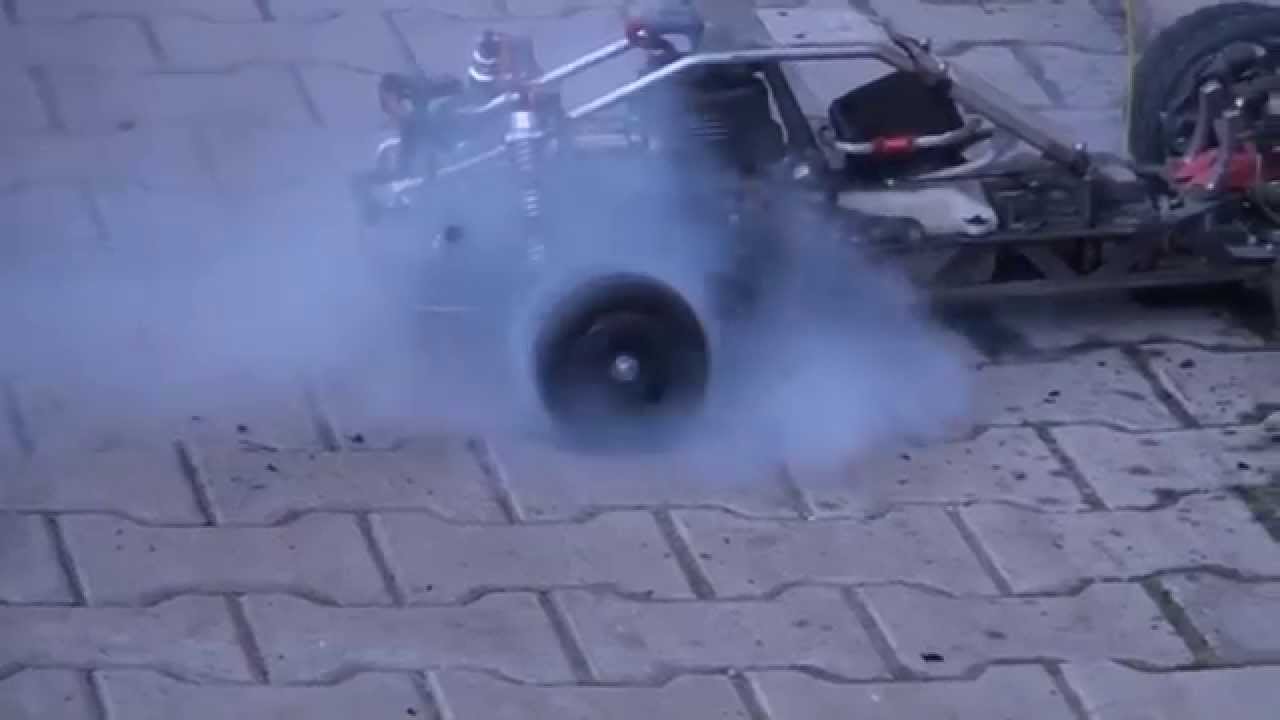RC Car Burnout - Reifen abbrennen mit einem ferngesteuerten Auto