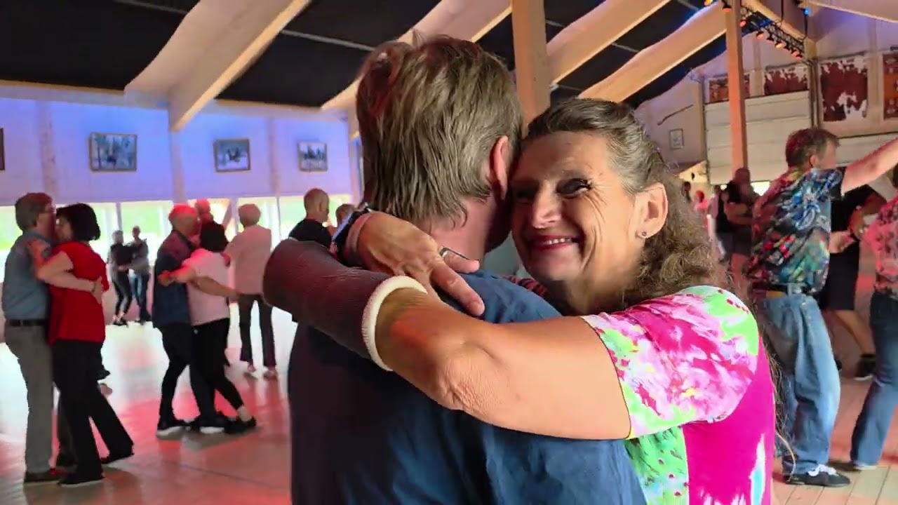 Du läser mellan raderna med Holidays Orkester på Laaven Bar Dokka Camping Dansnytt Jan Tore Eriksen