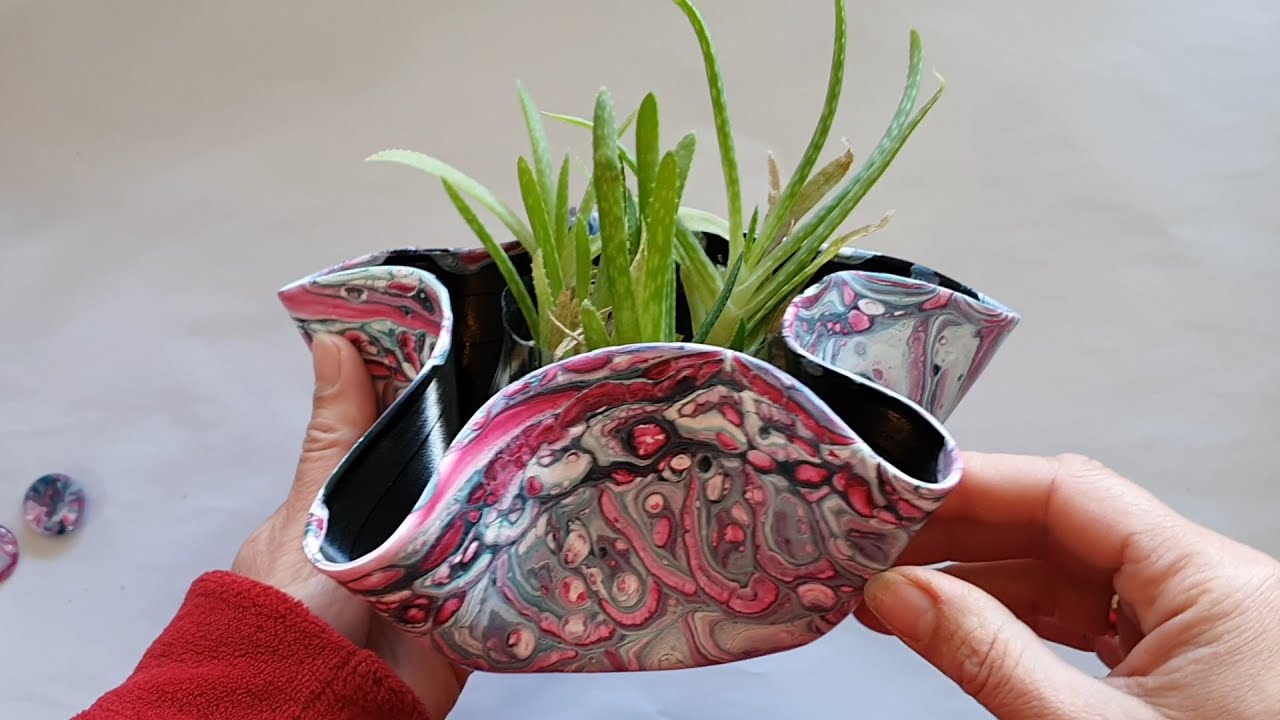 546 Pouring a Record Plant Pot  with a spiral pour