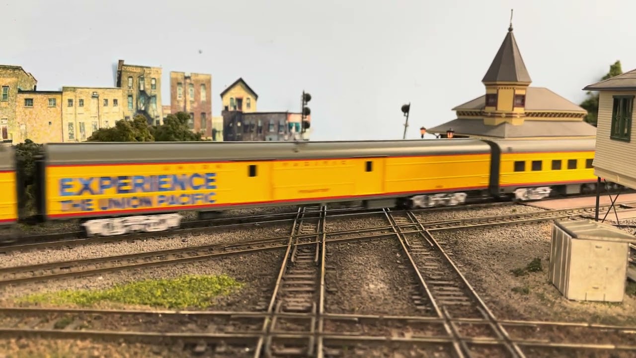 UP Challenger #3985 crossing over diamonds at Colfax #train #modeltrains 