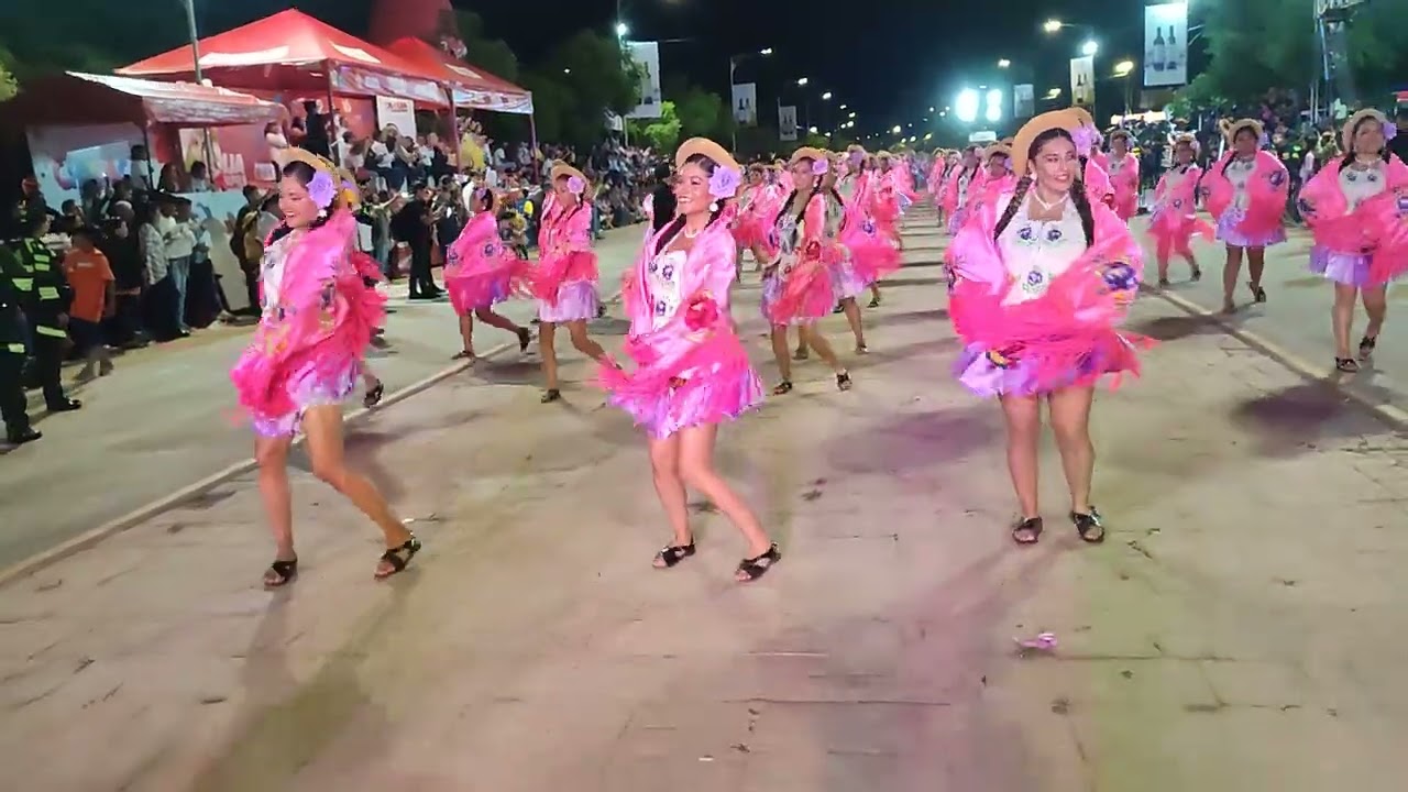 COMADRES ALBAQUITAS DEL BARRIO AVAROA EN LA GRAN ENTRADA DE COMADRES 2024