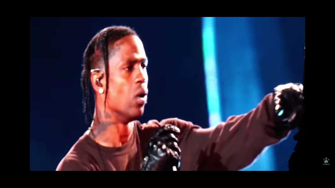 The moment Travis Scott knew there was something wrong in the audience @ #astroworld 😓 #travisscott