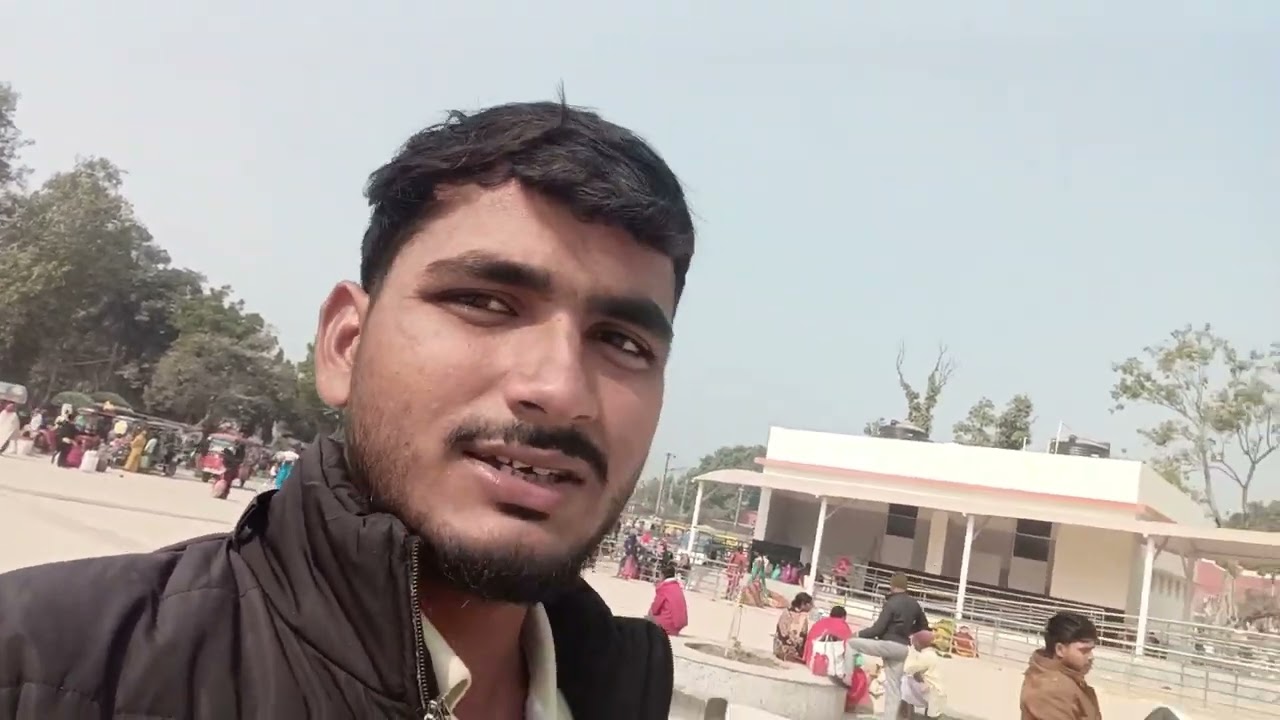 स्टेशन की सुंदरता देखो! 😊