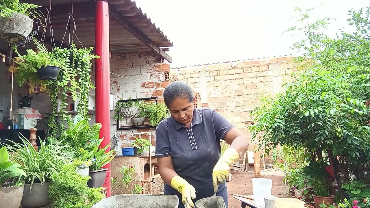 Fazendo vaso de cimento.. Gratidão .