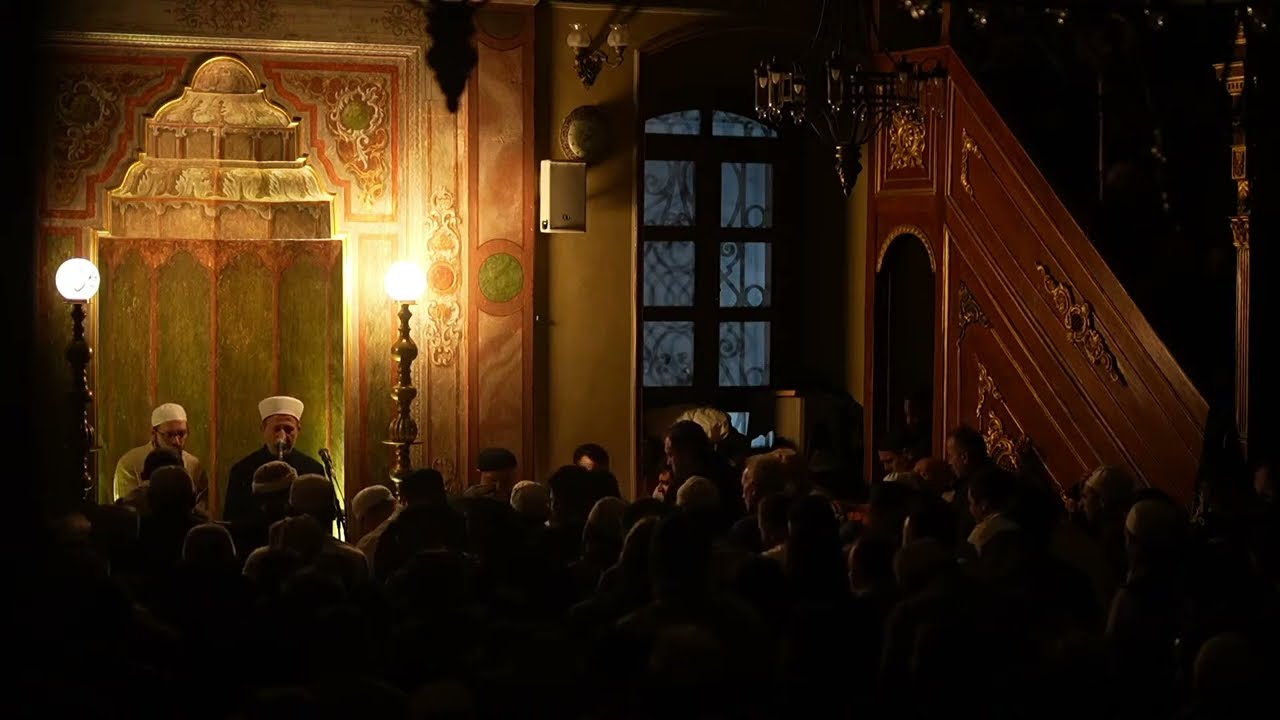 Aziz Mahmud Hüdayi Camii Pazar Zikiri