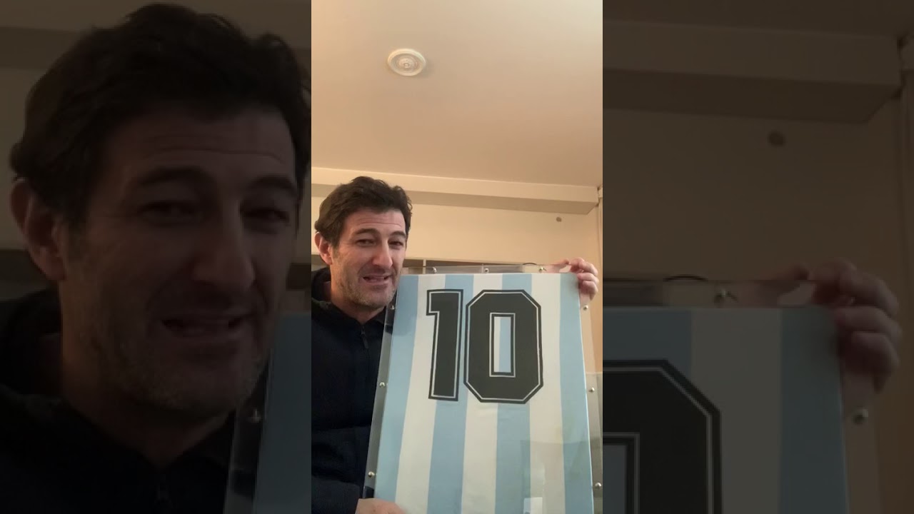 VIDEO - Ciro Ferrara ringrazia il vincitore della sua maglia di Maradona messa all’asta: 55mila euro