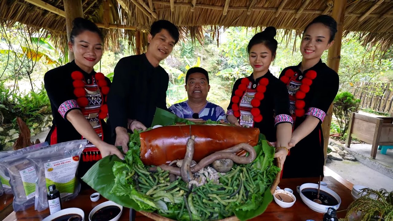 SAPA TV | CÙNG CÁC EM GÁI DAO THƯỞNG THỨC MÓN LỢN QUAY Ở NGÔI LÀNG ĐẸP NHƯ TRONG TRUYỆN CỔ TÍCH