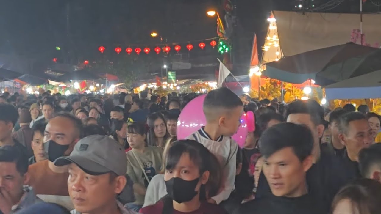 Phủ dầy - lễ hội đầu xuân, Chợ viềng bán, mua lấy may...