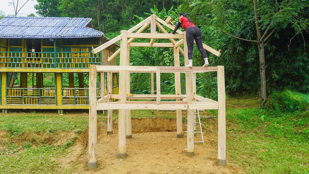 Building a Log Cabin Reuse Wood of Old House - Use Manual Winch To Install The Wood Parts.