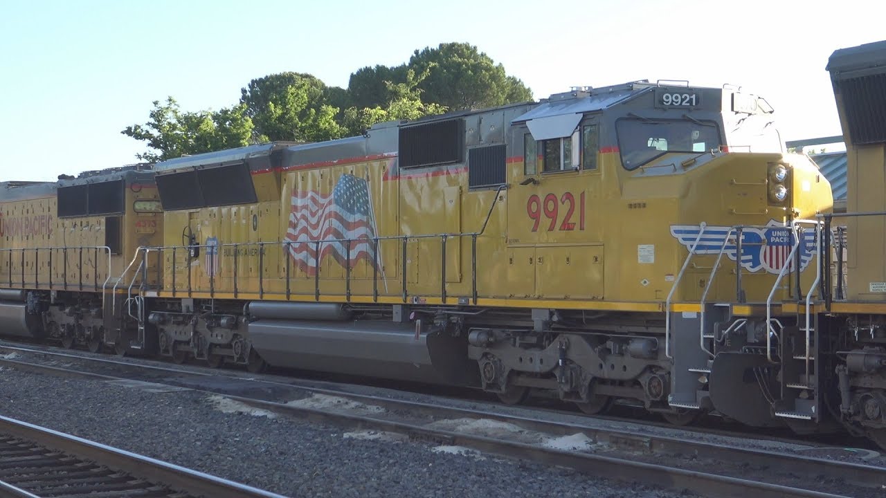 Railfanning Redding (w/ Engine Startups) - 5/18/18