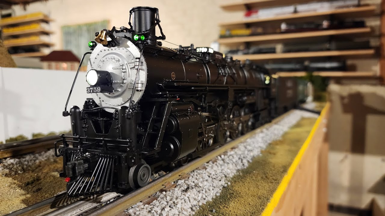 Santa Fe 4-8-4 3759 and The Fast Mail Express