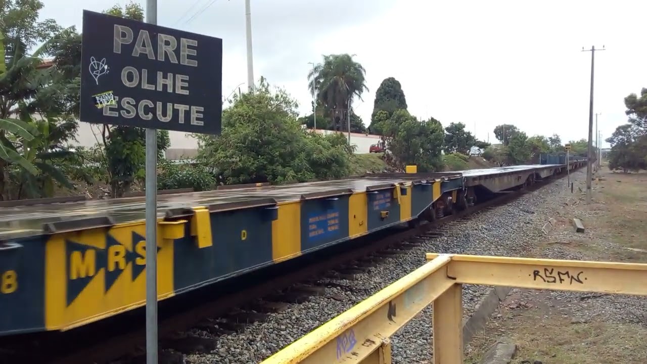 Dupla de AC44I 3432-3 & 3431-5, trem da MRS passando em Taubaté com carga geral.