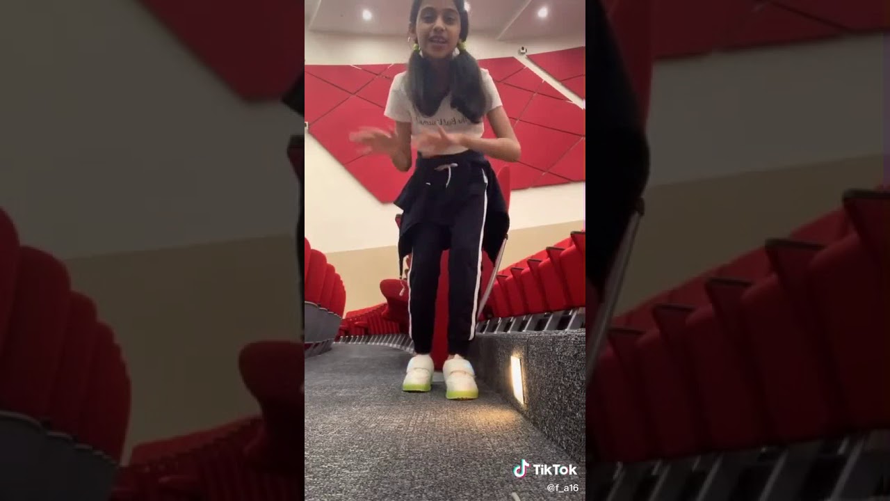 تحدي التيك توك مع فاطمة وفاء هزازي في فرقة إبداع وامتاع الفنية 😱🤯🤩