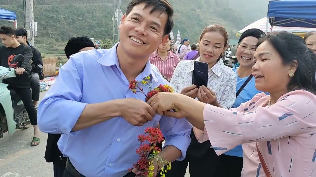 TB Trần Ngoan và Hứa Cẩn hát phút chia ly rất hay và ngọt ngào. 