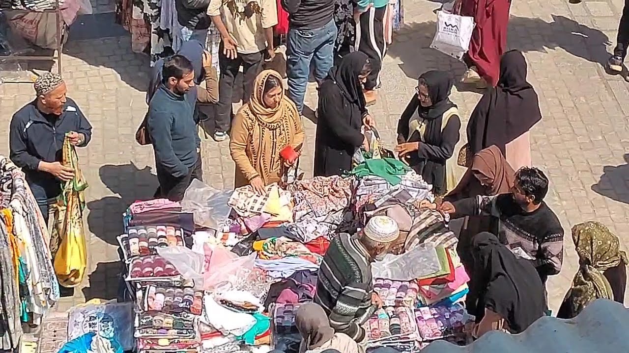 Online shopping dips traditional business in valley ahead of Eid, say traders