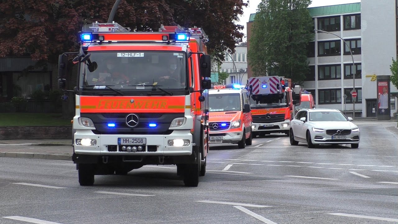 [Feuer in Wohngebäude] Einsatzfahrten BF + FF Hamburg