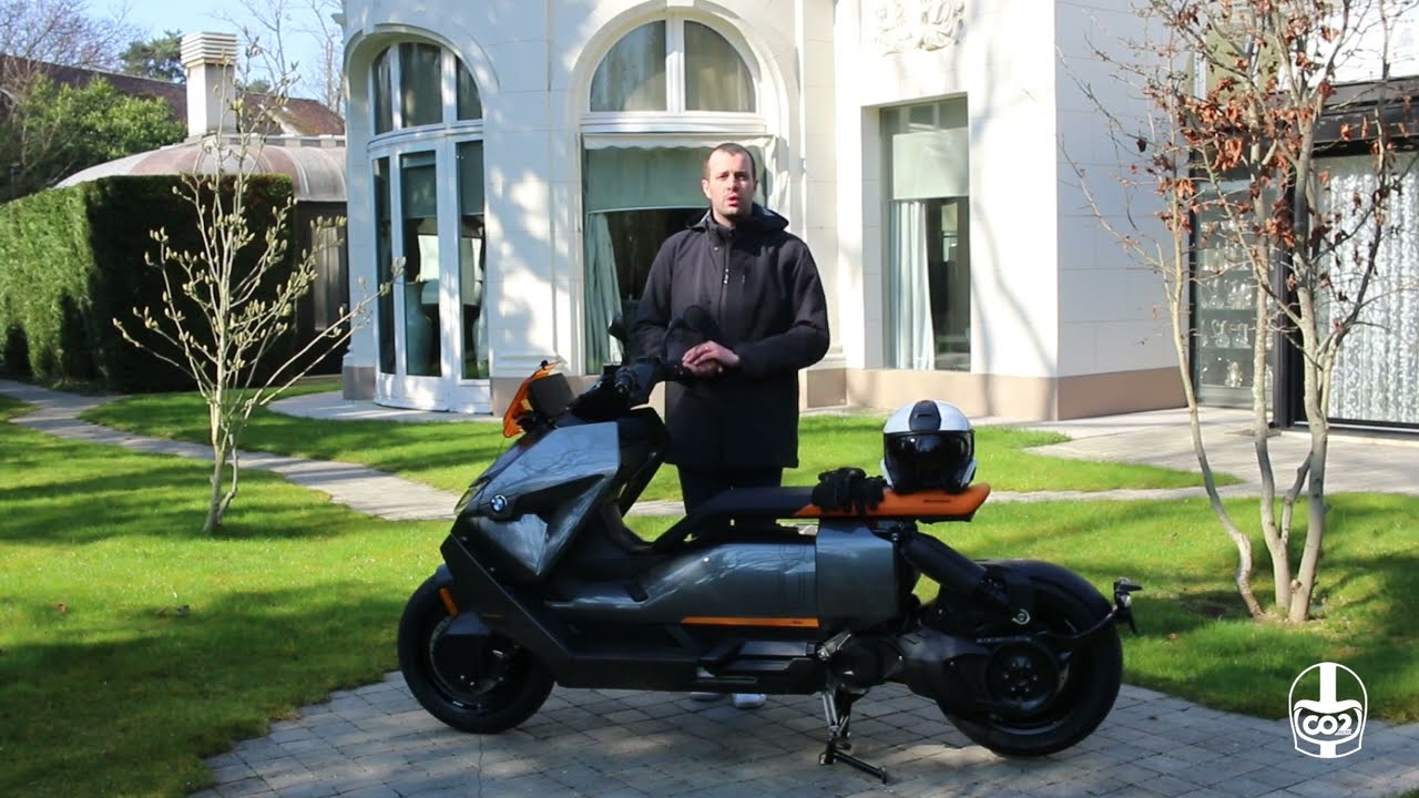 Prise en main du scooter électrique BMW CE 04 par l'équipe CO2 Moto