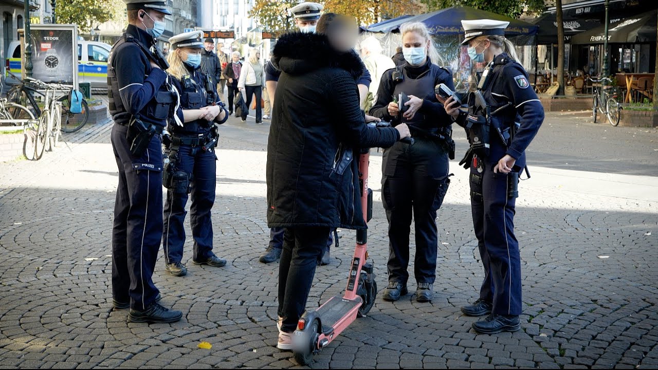 Polizei und OSD kontrollieren E-Scooter
