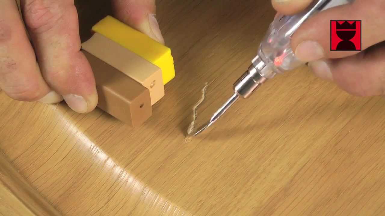 Kratzer in der Möbeloberfläche reparieren