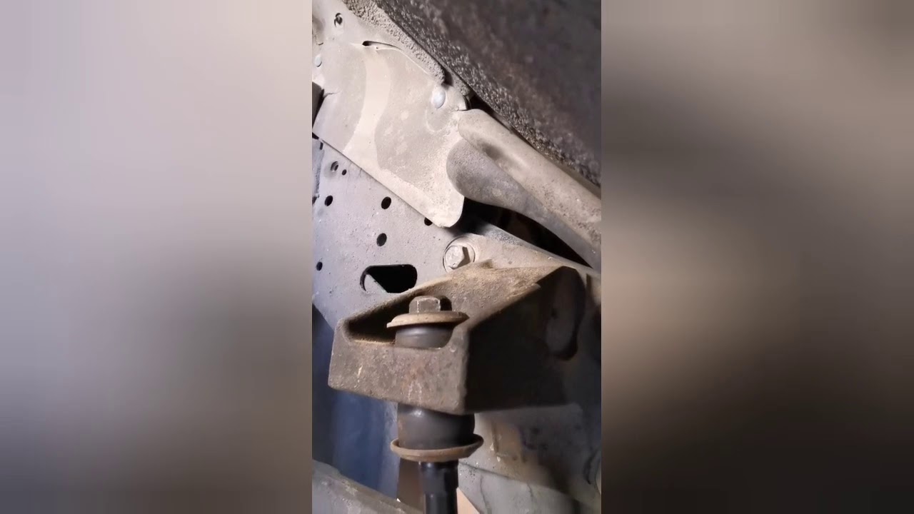 طريقة تغيير جلد عامود التوازن ومسامير التوازن للباترول الفتك How to Change Stabilizer bar link