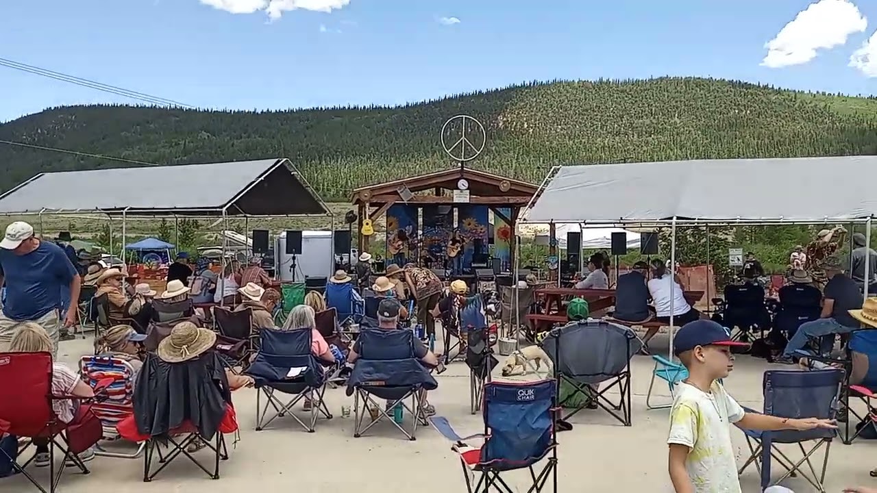 Festival in the clouds, Alma